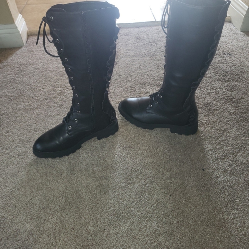 Boots - Picture 3 of 5
